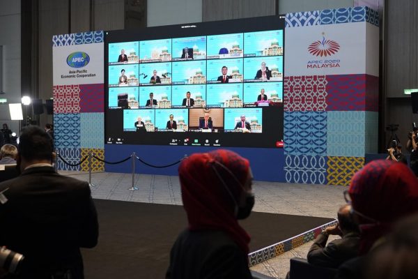 APEC leaders, including Trump, agree on free trade