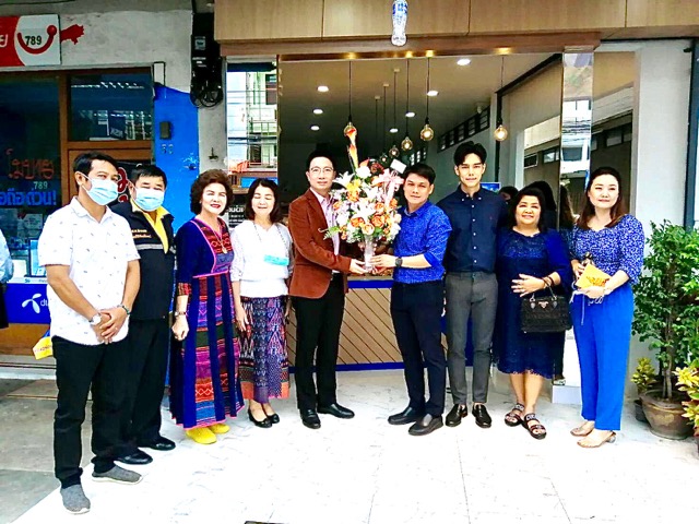 บูม-กิตตน์ก้อง กับเพื่อนรัก พรชัย บ้านโป่ง เปิดแล้ว ”Boom’s bakes“ (บูมส์เบกส์) สาขาบ้านโป่ง เมื่อ 30 ต.ค.ที่ผ่านมา