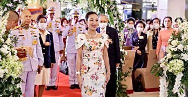 “สานสายใยเพื่อผลิตภัณฑ์สายใจไทย” โชว์แฟชั่นผ้าไหม “สู่วิถีชีวิตใหม่ สายใจไทย 2563”