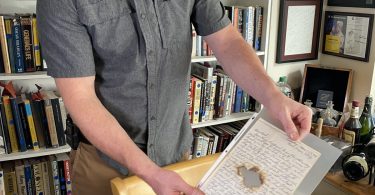 Man collects thousands of war letters