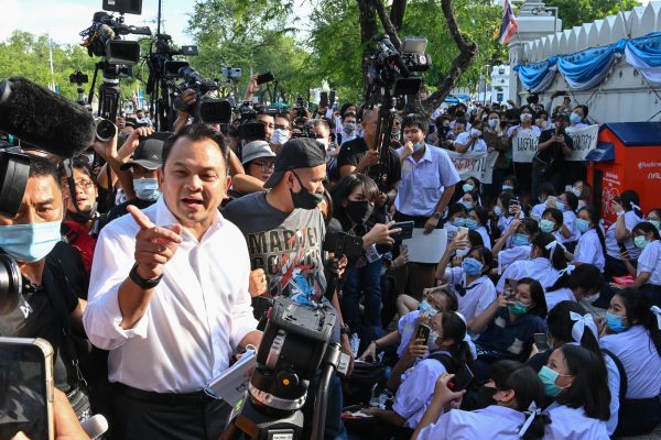 Education Ministry threatens to sue Bad Student group for naming schools opposing casual clothing