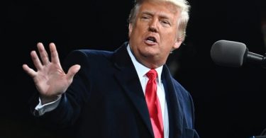 Trump threatens to not sign COVID-19 bill, wants bigger stimulus checks