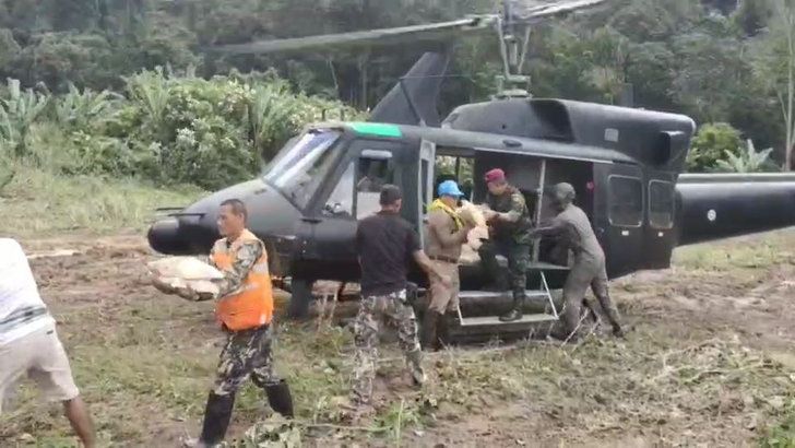 เฮลิคอปเตอร์ ทภ.4 บินช่วย 40 ครอบครัวกลางป่านครศรีธรรมราช ถูกตัดขาดเพราะน้ำท่วม