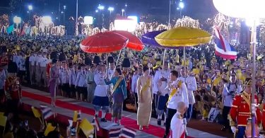 Thousands show loyalty to Thai king amid anti-monarchy protests