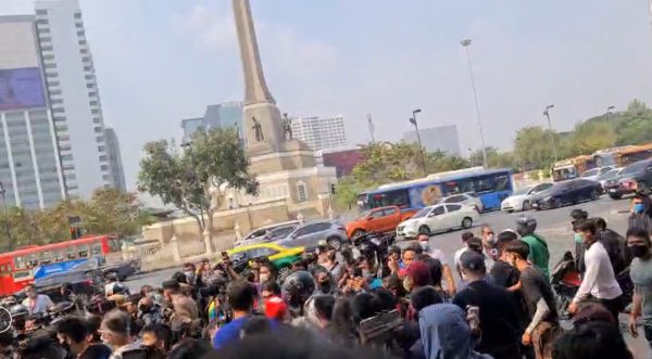 Two arrested at Bangkok’s Victory Monument for trying to display an anti-lèse-majesté law banner