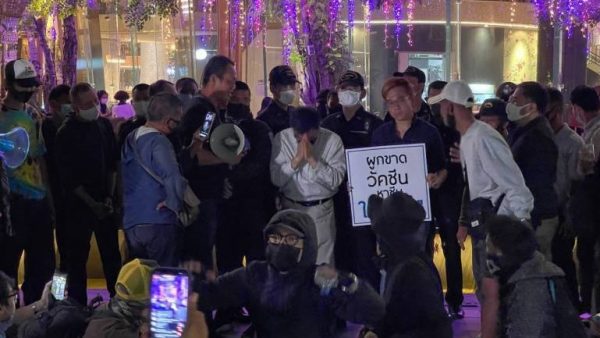 Ratsadon group demand apology for alleged attack by Icon Siam mall guard