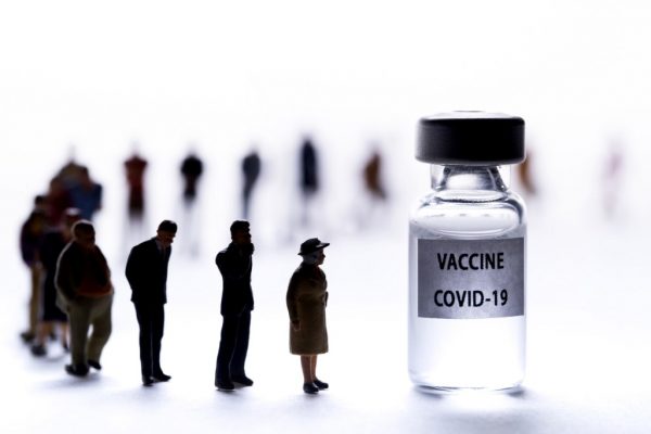 Pulmonologist suggests both Thais and migrants inoculated first dose within this year