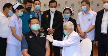 Health Minister Anutin becomes the first Thai to be given COVID-19 vaccination