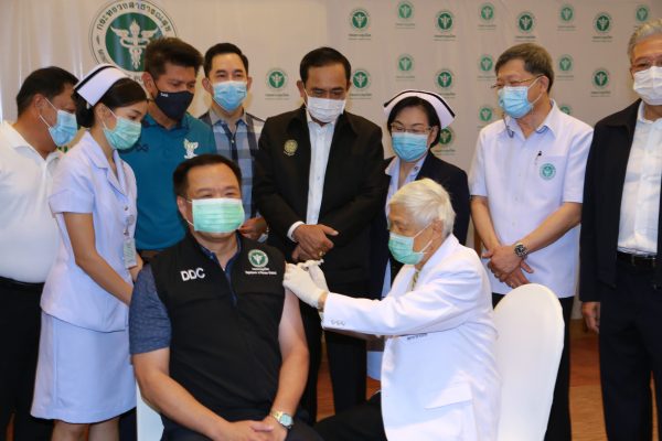 Health Minister Anutin becomes the first Thai to be given COVID-19 vaccination