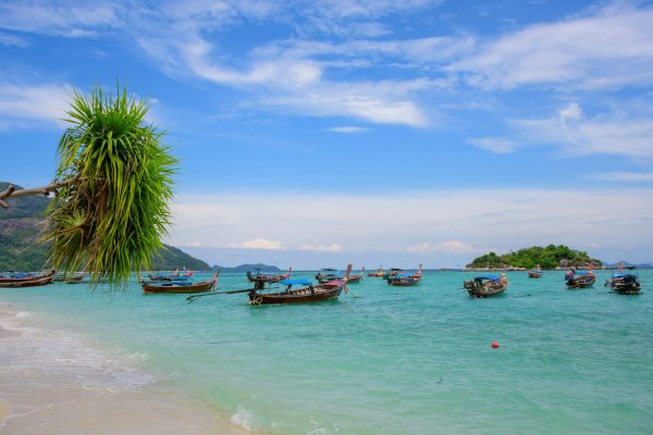 Vaccinated foreigners may be allowed to enter Thailand without quarantine