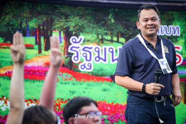 Education minister facing biggest backlash in no-confidence vote