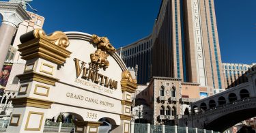 Las Vegas Sands to sell its Las Vegas properties for .25 billion