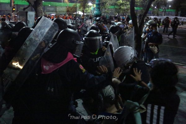 Portraits of Thai monarch on Ratchadamnoen Avenue vandalized after dispersal of ReDem protesters