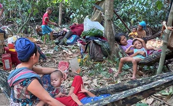 About 3,000 Karen villagers take refuge on Thai border in Mae Hong Son