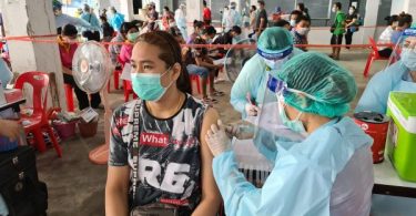 2nd day of vaccinations in Bangkok’s Bang Khae district focuses on vendors and workers