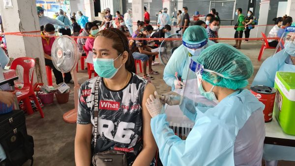 2nd day of vaccinations in Bangkok’s Bang Khae district focuses on vendors and workers