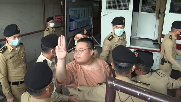 Ratsadon core leader Parit transferred to detention centre in Pathum Thani