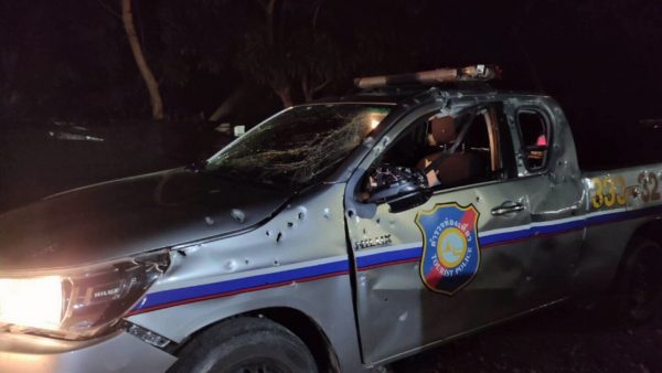 Car bomb explodes in tourist police vehicle in Yala