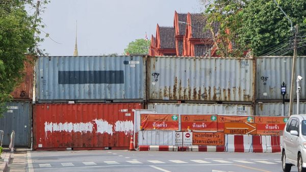 Sanam Luang access closed with cargo containers to block protesters