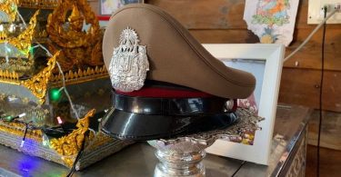 ร.ต.อ.ไล่ยิงเมียสนั่นโรงพัก ก่อนยิงตัวตาย แม่ช็อก! ยันลูกชายเป็นคนดี แต่มีปัญหาครอบครัว