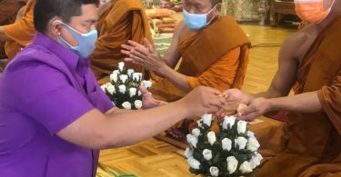 กงสุลชัชวาล หรยางกูร ผู้แทนกงสุลใหญ่ ณ นครลอสแอนเจลิส ได้ร่วมพิธีทำบุญตักบาตร สวดมาติกาแก่บรรพบุรุษผู้ล่วงลับ ถวายผ้าป่า และสรงน้ำพระ เนื่องในโอกาสวันสงกรานต์