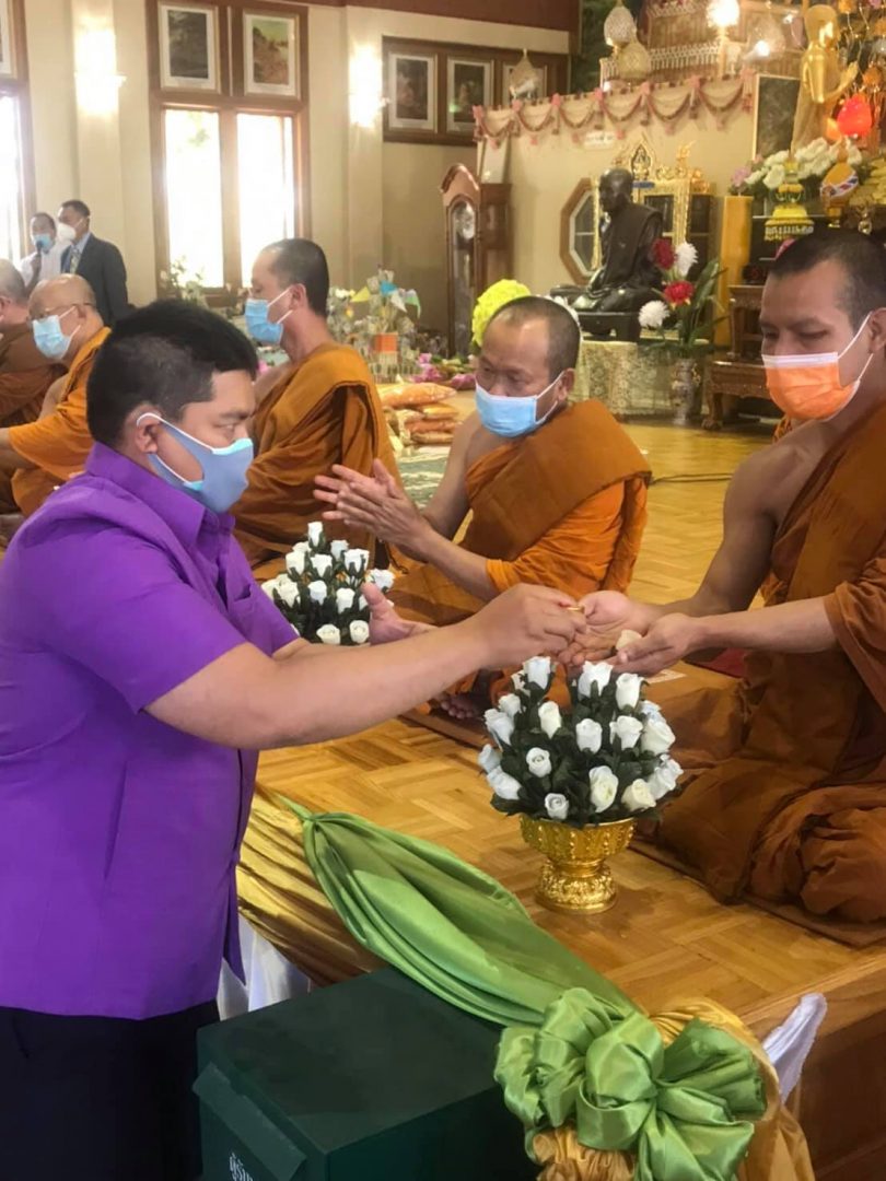 กงสุลชัชวาล หรยางกูร ผู้แทนกงสุลใหญ่ ณ นครลอสแอนเจลิส ได้ร่วมพิธีทำบุญตักบาตร สวดมาติกาแก่บรรพบุรุษผู้ล่วงลับ ถวายผ้าป่า และสรงน้ำพระ เนื่องในโอกาสวันสงกรานต์