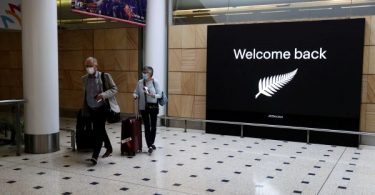 Families reunite as Australia-New Zealand ‘travel bubble’ begins