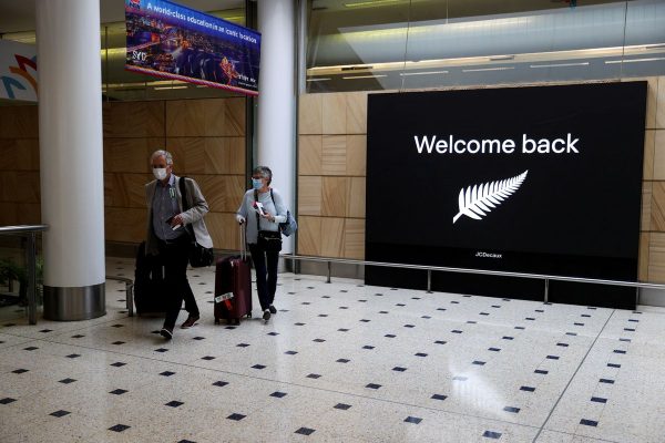 Families reunite as Australia-New Zealand ‘travel bubble’ begins