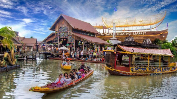 Know more about Taling Chan Floating Market in Bangkok!