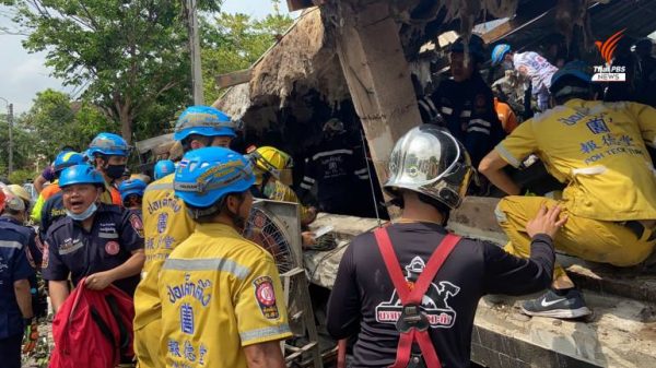 Four rescue workers killed after burned building collapses