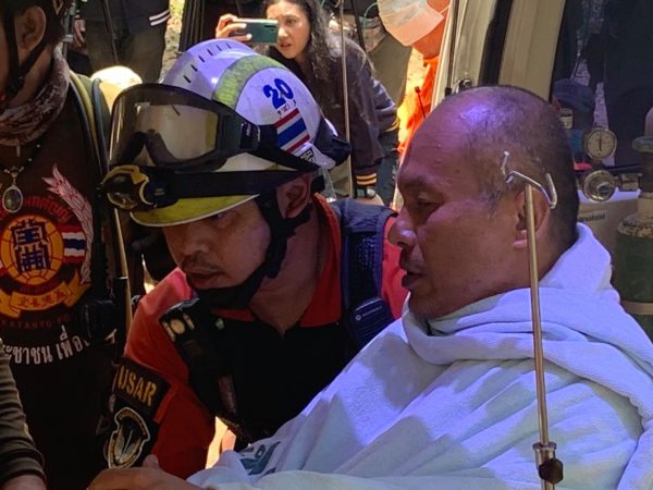 Thai divers safely rescue trapped monk from flooded cave