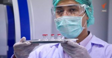 COVID-19 inoculations to continue amid blood clot fears