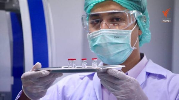 COVID-19 inoculations to continue amid blood clot fears