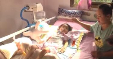 พ่อแม่ฮึดสู้! หาเงินยื้อชีวิตลูกสาววัย 2 ขวบ กล้ามเนื้ออ่อนแรง-ป่วยติดเตียง