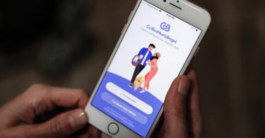 Dating apps team up to make vaccinating hot (AFP)