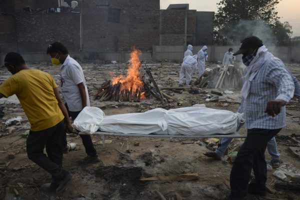 India coronavirus death toll passes 250,000, variant spreads