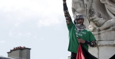 Thousands rally in France in support of Palestinians