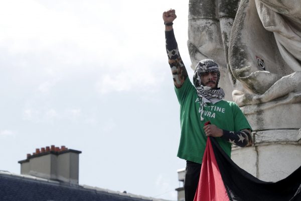 Thousands rally in France in support of Palestinians