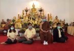 นายมังกร ประทุมแก้ว กงสุลใหญ่ ณ นครลอสแอนเจลิส พร้อมข้าราชการฯ ได้เข้ากราบนมัสการพระมหาอภัย เจ้าอาวาสวัดป่าพุทธยานันทาราม เมืองลาสเวกัส