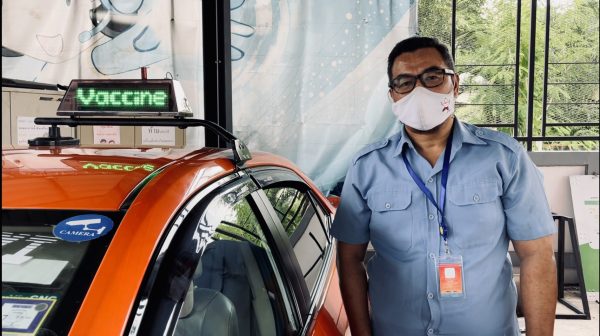 Fully vaccinated taxi drivers now have ‘Vaccine’ sign on vehicle
