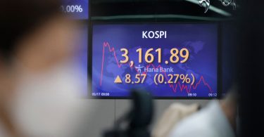 Asian stocks mixed after Taiwan, Singapore anti-virus curbs Singapore Beijing India Kospi Hong Kong