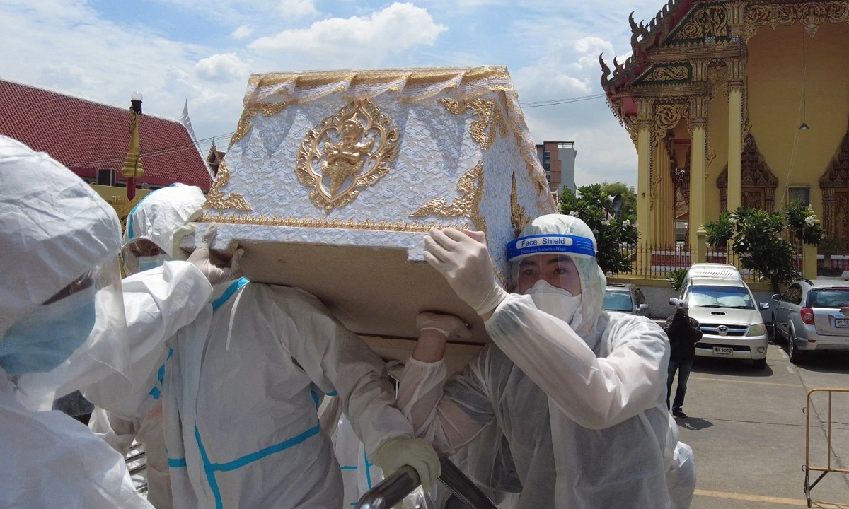 โฆษก กทม. ช่วยแบกโลงผู้เสียชีวิตจากโควิดขึ้นเมรุ สู้นับเดือน-ป่วยทั้งบ้าน