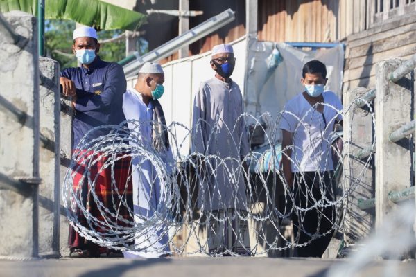 Surge in new COVID-19 infections forces lockdown of 8 Pattani sub-districts