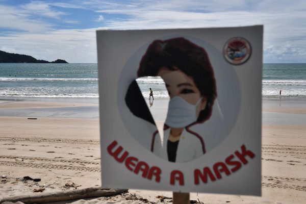 Thai PM urges all to do their utmost to make reopening of Thailand possible in October