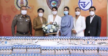 แพท-ณปภา พร้อมด้วยทนายเจมส์ ร่วมแถลงข่าว ปคบ.จับล็อตใหญ่ เซรั่ม ดร.จิล ปลอม มูลค่าความเสีย หายกว่าห้าล้านบาท