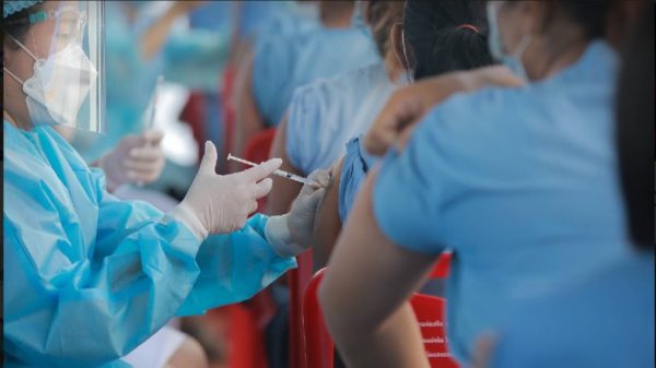 Government urged to try harder to procure sufficient vaccine for the Thai people