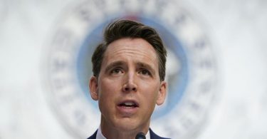 Sen. Josh Hawley calls on Fauci to step down | COVID-19