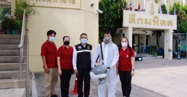 สมาคมสภาสังคมสงเคราะห์แห่งประ เทศไทยฯ ร่วมกับมูลนิธิมิราเคิล ออฟ ไลฟ์ และศูนย์การค้าเซ็นทรัลพลาซา ฉีดพ่นฆ่าเชื้อไวรัสโคโรน่า 2019 อา คารสำนักงาน ห้องครัวโครงการน้ำ พระทัยพระราชทาน และจัดพิธีเปิด โครงการครัวจิตอาสา