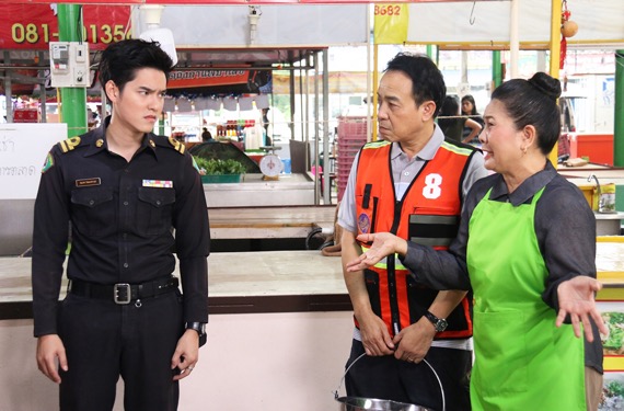 ย่อซิตคอม “รักล้นแผง” ตอน 2 “เยี่ยม-เสี่ยรวย” ออกโรงบู๊แหลก ช่วย “หนูรุ้ง” จากโจรดักปล้น