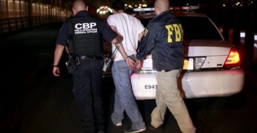 U.S. agents to start wearing body cameras when serving warrants